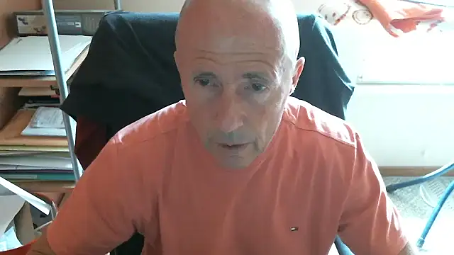 Snapshot of olibrius71 chatting on May 18, 12:55 pm olibrius71 online show from May 18, 12:55 pm