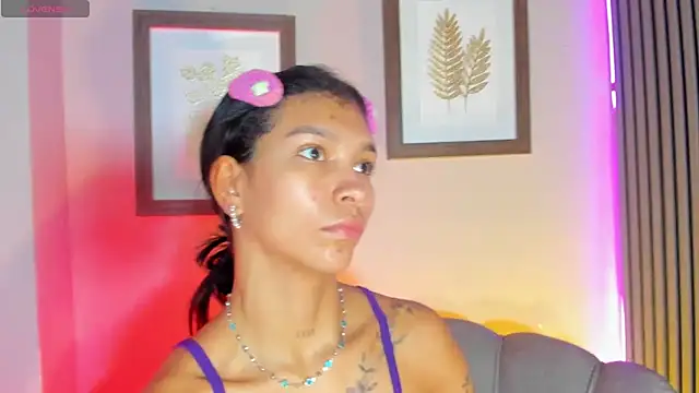 LauraAristizabal online show from November 26, 12:50 pm