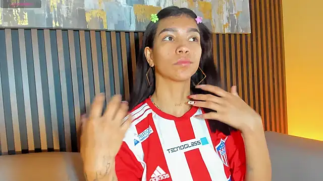 LauraAristizabal online show from December 16, 12:43 pm