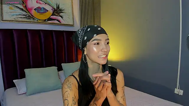 LauraAristizabal online show from March 27, 12:27 pm