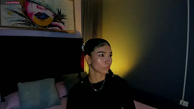 LauraAristizabal online show from April 15, 12:34 pm