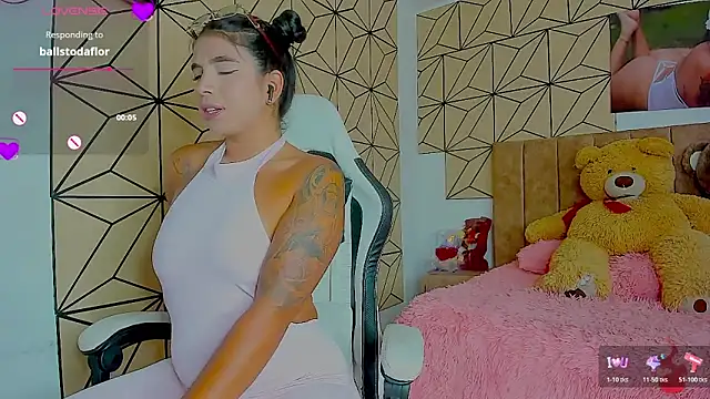 vane lopez  online show from April 15, 7:58 pm