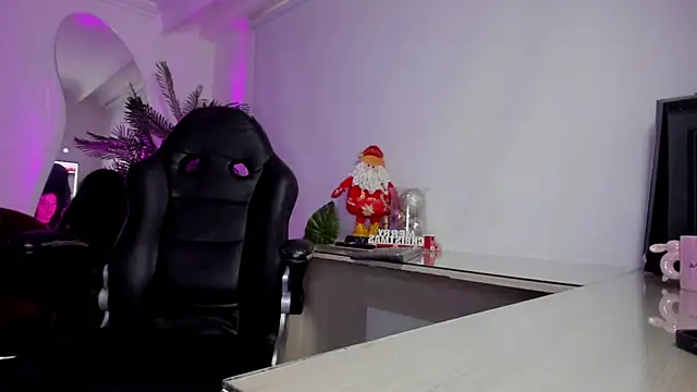 Meghan320 online show from December 2, 11:37 am