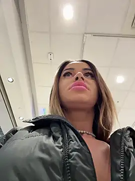 KirstieVegas online show from February 23, 5:32 pm