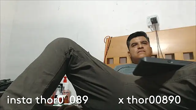 Snapshot of thor000089 chatting on May 4, 12:39 am thor000089 online show from May 4, 12:39 am