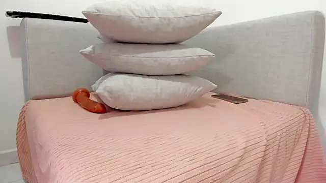 Snapshot of candy_sweet_ chatting on February 19, 6:59 pm candy sweet online show from February 19, 6:59 pm