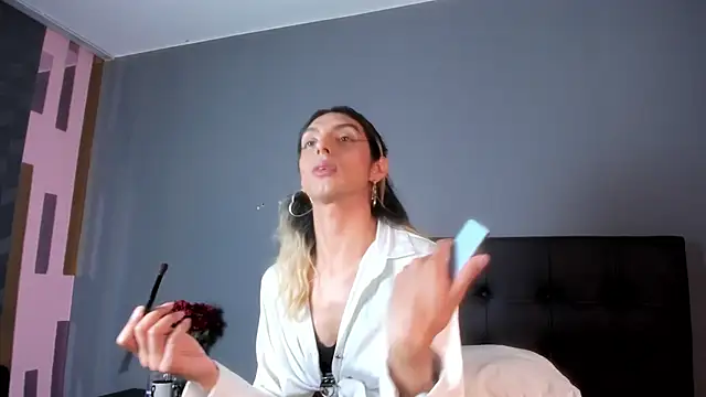 Victoria Badgal  online show from November 19, 8:20 pm