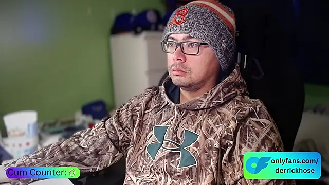 Snapshot of DerrickHose chatting on November 18, 4:33 pm DerrickHose online show from November 18, 4:33 pm