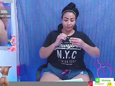 Snapshot of mature_beautifull chatting on May 15, 2:07 am mature beautifull online show from May 15, 2:07 am