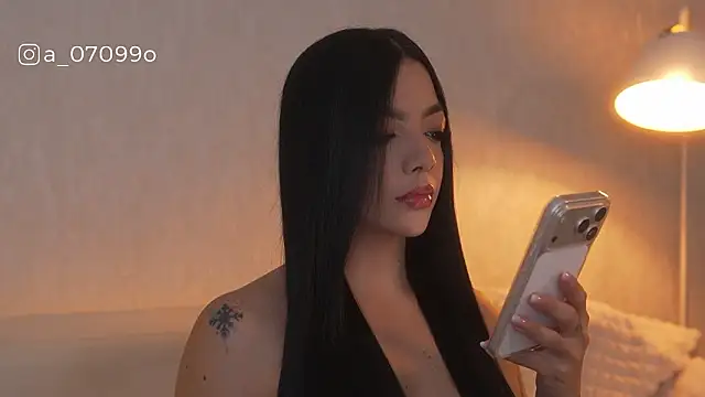 Snapshot of sarah_hiill chatting on February 19, 12:06 am sarah hiill online show from February 19, 12:06 am