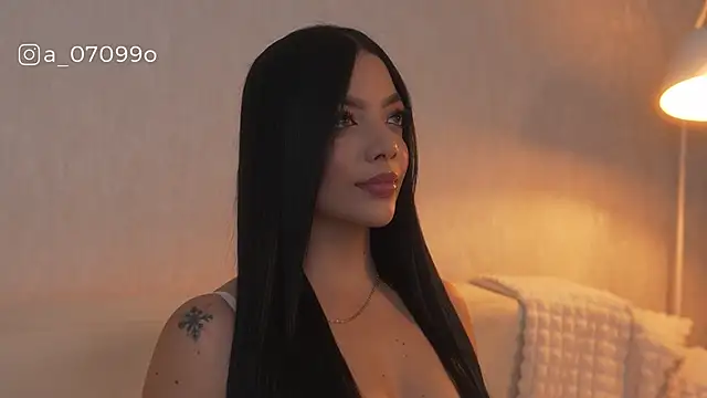 Snapshot of sarah_hiill chatting on February 20, 12:07 am sarah hiill online show from February 20, 12:07 am