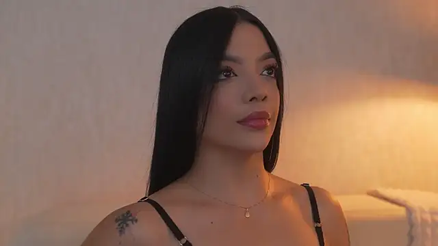 Snapshot of sarah_hiill chatting on February 28, 12:00 am sarah hiill online show from February 28, 12:00 am