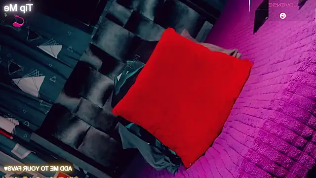 Snapshot of CharlotteBigCock chatting on January 17, 2:22 pm CharlotteBigCock online show from January 17, 2:22 pm