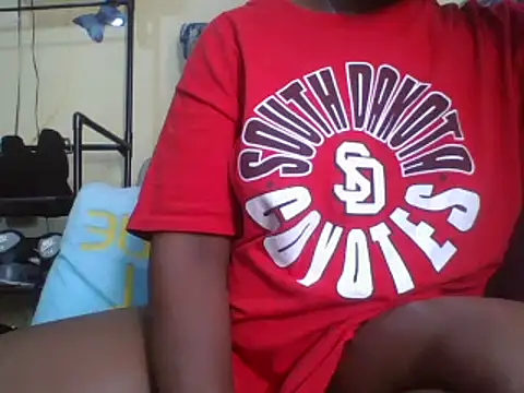 Snapshot of queenofqueens96 chatting on February 13, 2:20 pm queenofqueens96 online show from February 13, 2:20 pm