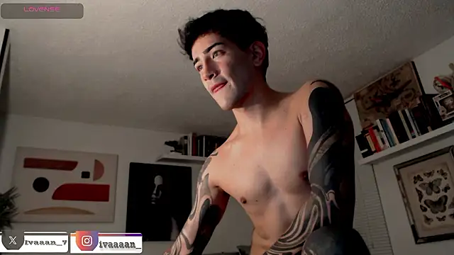 Snapshot of ivaaaan_ chatting on February 11, 10:15 pm ivaaaan online show from February 11, 10:15 pm