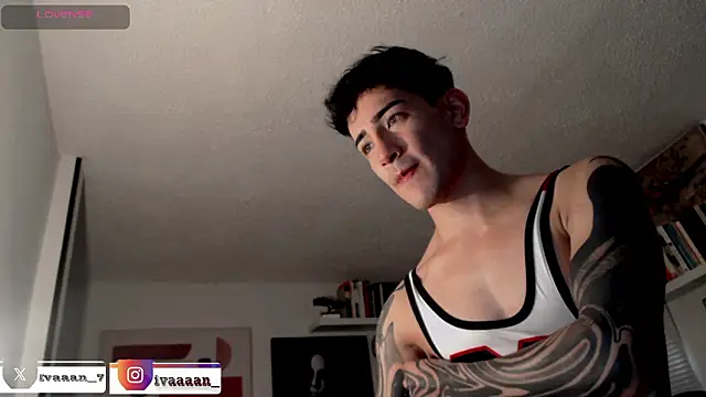 Snapshot of ivaaaan_ chatting on March 2, 9:21 pm ivaaaan online show from March 2, 9:21 pm