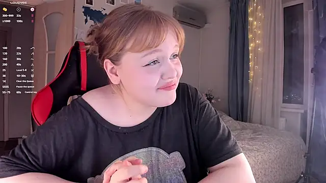 LisaLaas online show from December 4, 1:31 pm