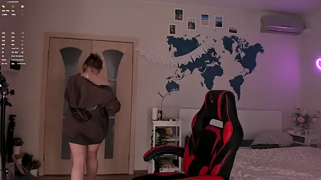 LisaLaas online show from December 22, 6:26 pm