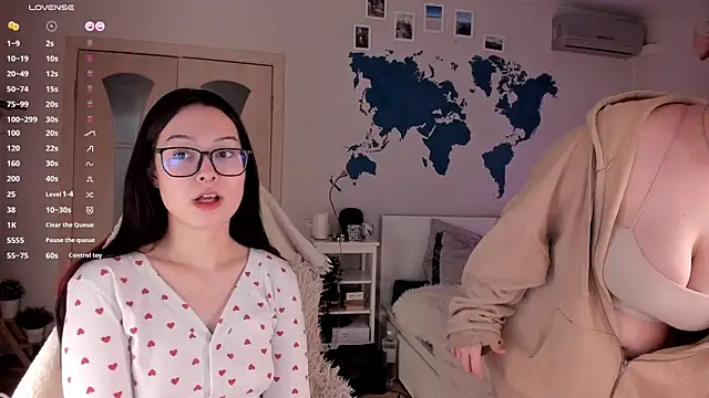 LisaLaas online show from February 8, 3:10 pm