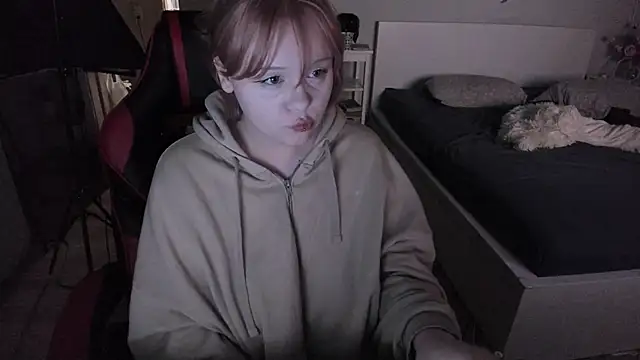 LisaLaas online show from February 13, 8:24 pm