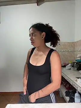 Miley and Vash online show from January 5, 9:14 pm