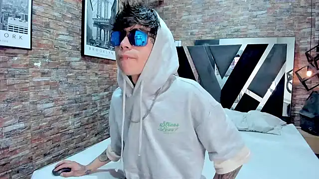 AcidMilo online show from December 16, 3:54 pm