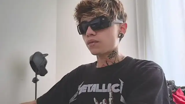 AcidMilo online show from March 3, 9:05 pm