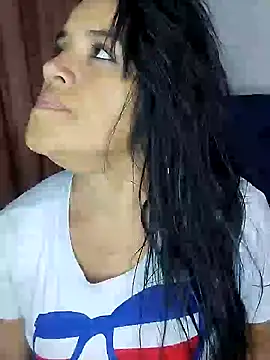 Snapshot of zhayra_rose chatting on January 29, 3:01 am zhayra rose online show from January 29, 3:01 am