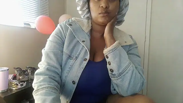 Snapshot of Charlie-Crawford chatting on April 27, 8:01 am Charlie-Crawford online show from April 27, 8:01 am