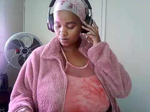 Snapshot of Charlie-Crawford chatting on June 7, 8:18 am Charlie-Crawford online show from June 7, 8:18 am