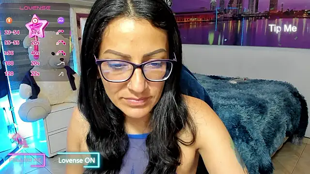 alma blue online show from February 2, 10:30 pm