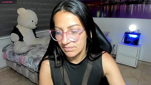 Snapshot of alma_blue chatting on May 14, 11:11 pm alma blue online show from May 14, 11:11 pm