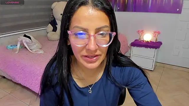 Snapshot of alma_blue chatting on June 4, 11:55 pm alma blue online show from June 4, 11:55 pm