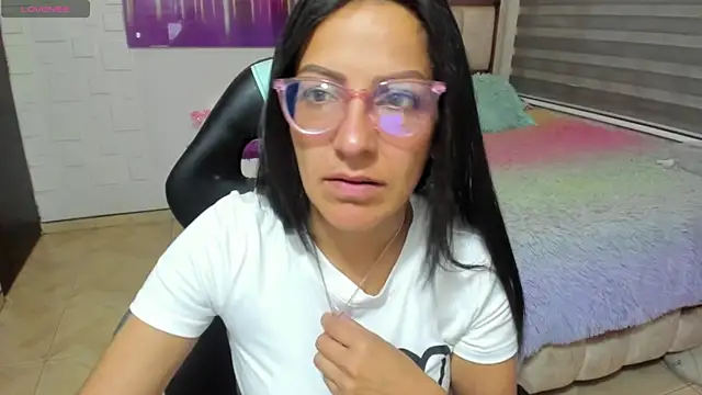 Snapshot of alma_blue chatting on July 30, 10:42 pm alma blue online show from July 30, 10:42 pm