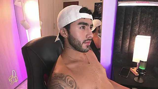 ItsMeEros online show from March 5, 10:50 pm