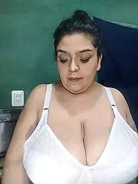 Snapshot of fantasyboobs chatting on September 23, 7:33 am fantasyboobs online show from September 23, 7:33 am