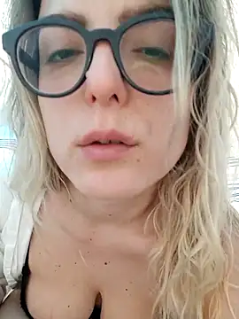 dolcehelena993 online show from April 9, 12:54 pm