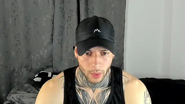 Snapshot of _jamesleandros1 chatting on January 17, 11:30 pm jamesleandros1 online show from January 17, 11:30 pm