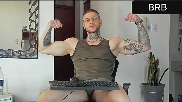 Snapshot of _jamesleandros1 chatting on January 18, 2:10 pm jamesleandros1 online show from January 18, 2:10 pm