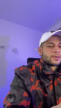 Snapshot of _jamesleandros1 chatting on February 1, 8:40 pm jamesleandros1 online show from February 1, 8:40 pm