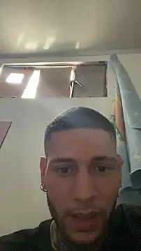 Snapshot of _jamesleandros1 chatting on February 7, 2:43 pm jamesleandros1 online show from February 7, 2:43 pm