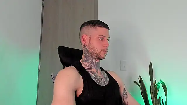 Snapshot of _jamesleandros1 chatting on February 8, 11:19 pm jamesleandros1 online show from February 8, 11:19 pm
