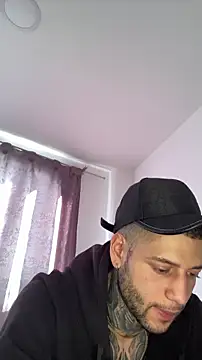 Snapshot of _jamesleandros1 chatting on March 22, 1:36 pm jamesleandros1 online show from March 22, 1:36 pm