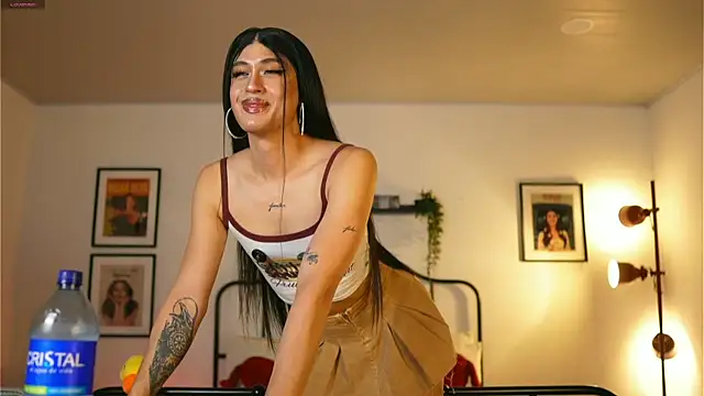 Snapshot of julesbennet chatting on February 21, 1:22 pm julesbennet online show from February 21, 1:22 pm