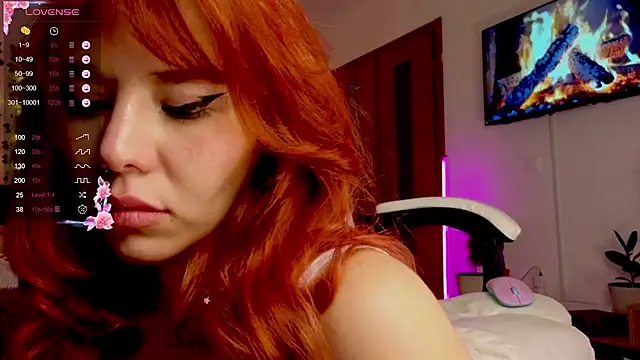 Snapshot of Juliette_Sunshine chatting on December 4, 4:10 am Juliette Sunshine online show from December 4, 4:10 am