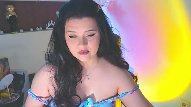 Snapshot of Malika_uAngel chatting on April 18, 7:58 pm Malika uAngel online show from April 18, 7:58 pm