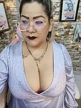 Snapshot of Dalessa_Bigtits chatting on May 25, 10:38 pm Dalessa Bigtits online show from May 25, 10:38 pm