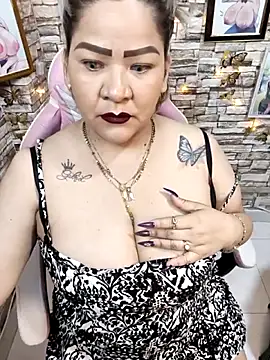 Snapshot of Dalessa_Bigtits chatting on May 27, 1:57 am Dalessa Bigtits online show from May 27, 1:57 am