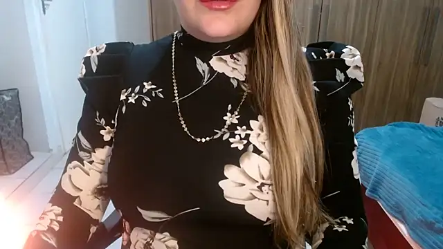 Snapshot of Aliceescobar chatting on May 26, 2:02 pm Aliceescobar online show from May 26, 2:02 pm