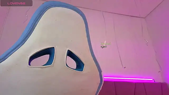 PIA STONE online show from December 2, 7:53 pm